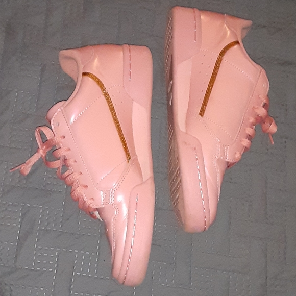 Adidas Sneakers Size 8.5 - Picture 4 of 5